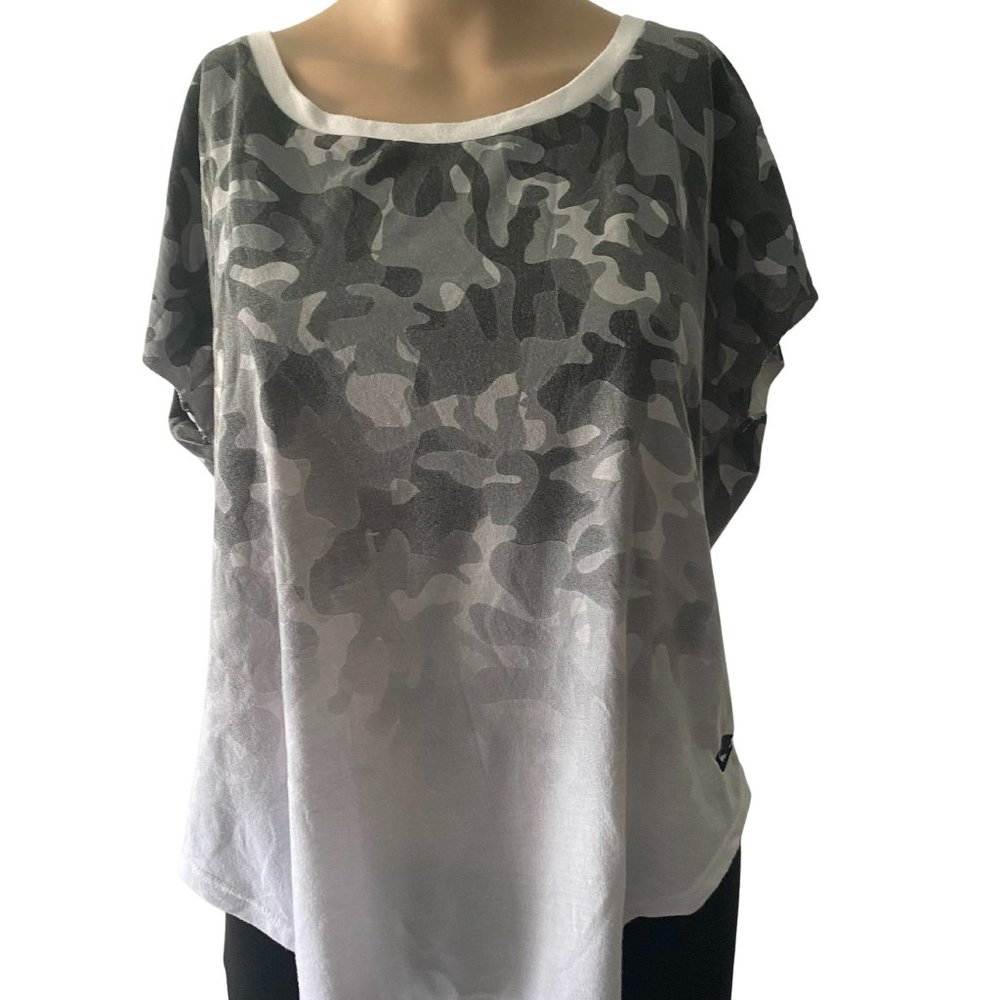 Nike The Nike Tee Camo Athletic Cut Workout Size S Top